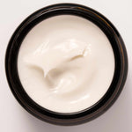 Detail van de gladde textuur van de Rebalance Moisturizer van Colour & Spice