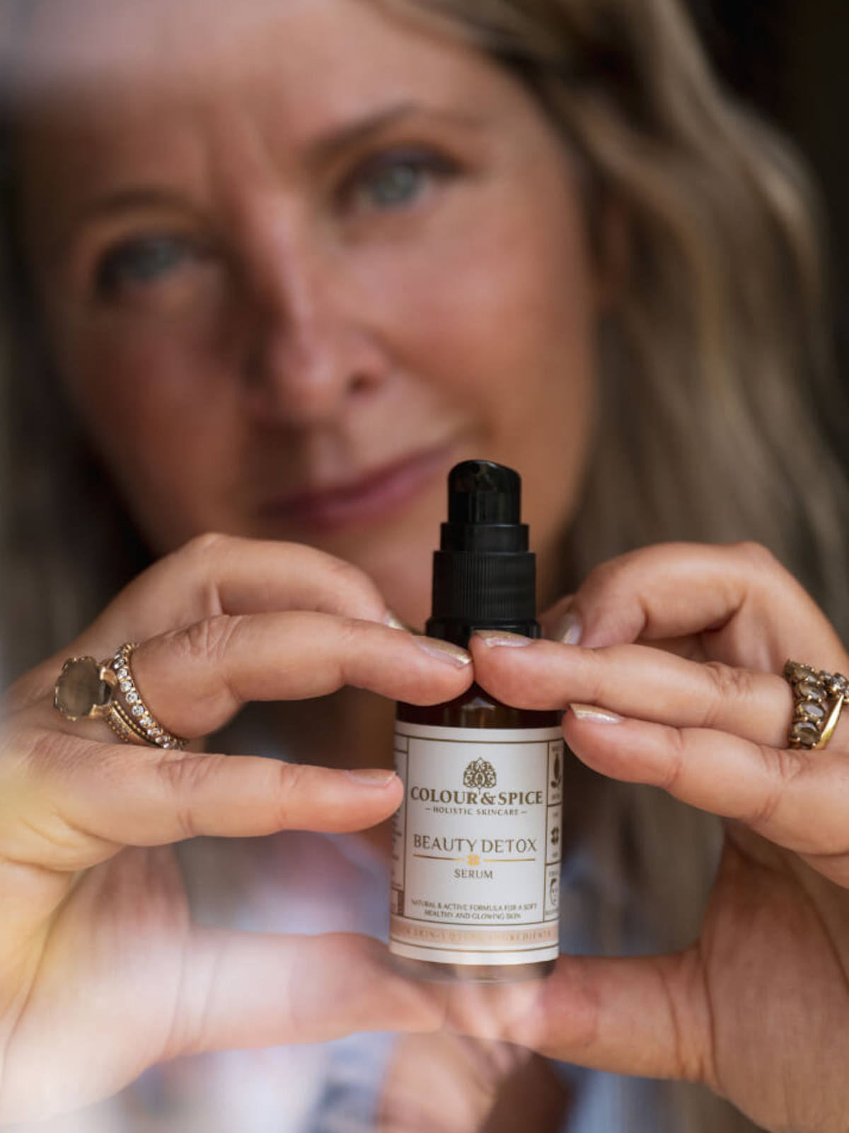 Natascha Koningsveld toont Colour&Spice Beauty Detox Serum