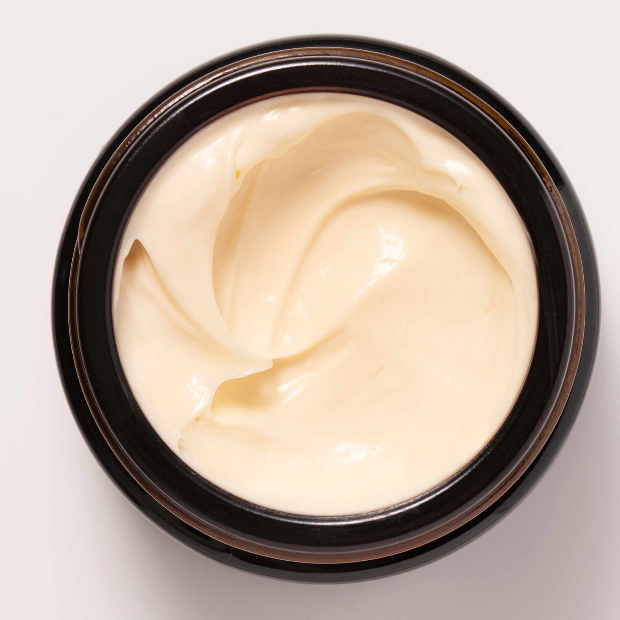 Detail van de romige textuur van de Rebalance Moisturizer van Colour & Spice