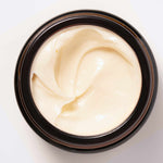 Detail van de soepele textuur van de Uplifting Moisturizer van Colour & Spice